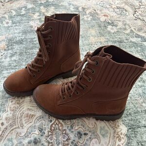 Combat boots